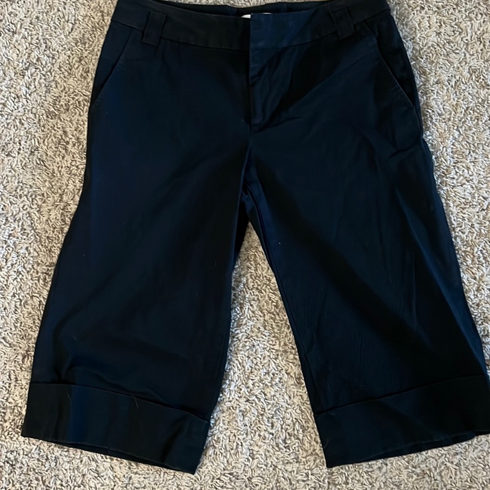 Banana Republic black cotton capri pants with cuff legs